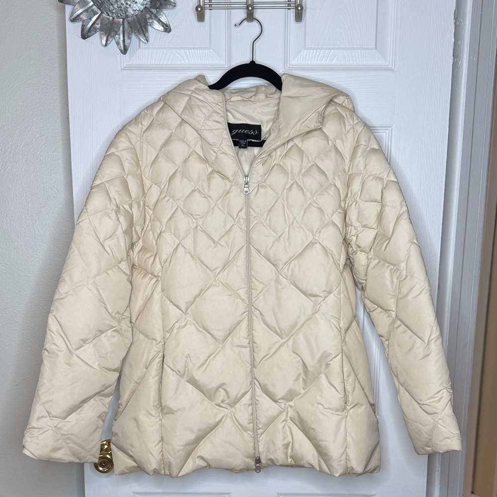 GUESS Vintage Off-White Quilted Puffer Jacket with Hood. Sz XL.